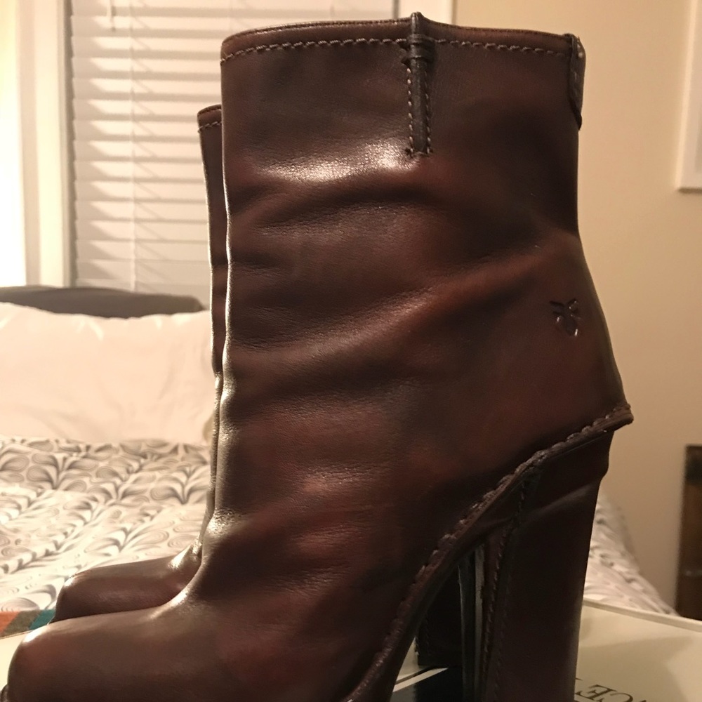 Frye brown boots